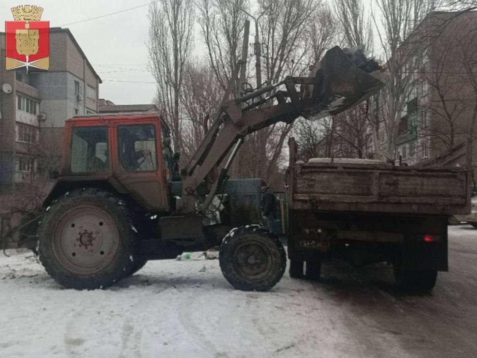 Коммунальные службы проводят работы на территории города Коммунальные службы проводят работы на территории города