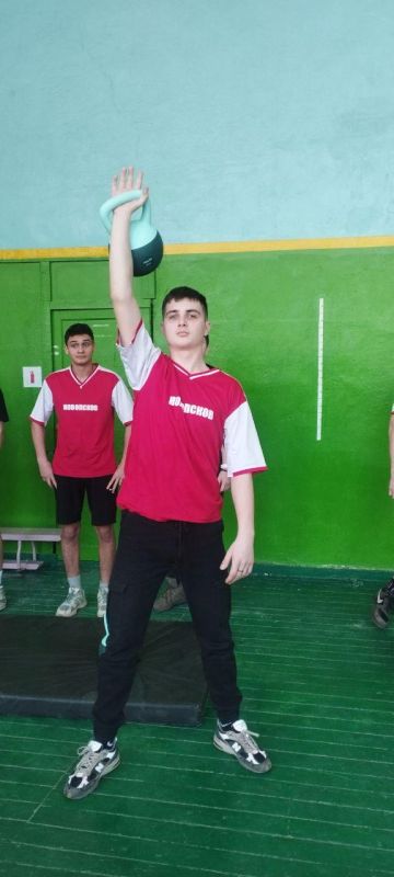 Волонтер из Ивановской области помог спортинвентарем Новороссошанской школе ЛНР Волонтер из Ивановской области помог спортинвентарем Новороссошанской школе ЛНР