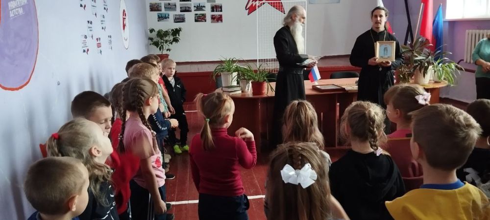 Встреча священнослужителей со школьниками: духовные ценности и нравственное воспитание Встреча священнослужителей со школьниками: духовные ценности и нравственное воспитание