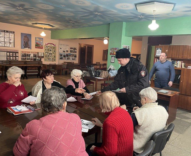 Сотрудники полиции провели встречу с пожилыми жителями Суходольска Сотрудники полиции провели встречу с пожилыми жителями Суходольска