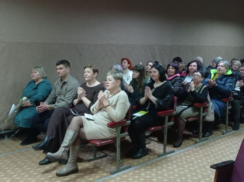 Свет и тепло: Краснодонский терцентр отметил Международный женский день Свет и тепло: Краснодонский терцентр отметил Международный женский день