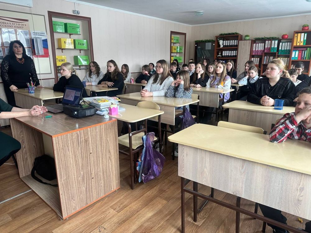 В Кленовской школе им.Гвардии капитана Д.М.Мирошникова для учащихся 5-11 классов подростковый врач Гутая Юлия Анатольевна провела беседу на тему «Здоровый образ жизни», с показом презентации В Кленовской школе им.Гвардии капитана Д.М.Мирошникова для учащихся 5-11 классов подростковый врач Гутая Юлия Анатольевна провела беседу на тему «Здоровый образ жизни», с показом презентации