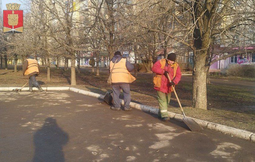 Коммунальные службы проводят работы на территории города Коммунальные службы проводят работы на территории города