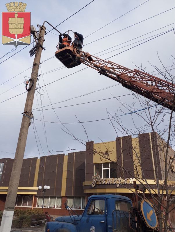 Коммунальные службы проводят работы на территории города Коммунальные службы проводят работы на территории города