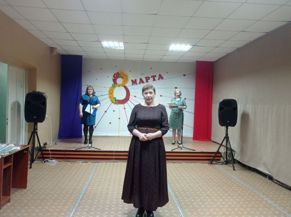 Свет и тепло: Краснодонский терцентр отметил Международный женский день Свет и тепло: Краснодонский терцентр отметил Международный женский день