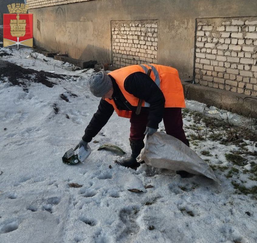 Коммунальные службы проводят работы на территории города Коммунальные службы проводят работы на территории города