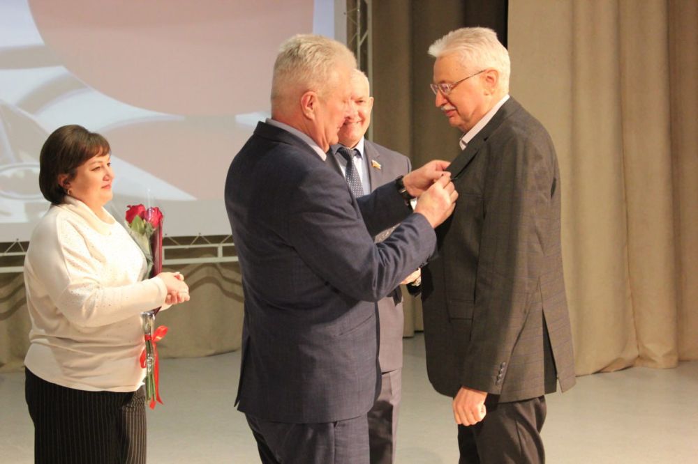 Сергей Козенко: 50 лет назад было введено в эксплуатацию новое здание, которое стало основой для современной Краснодонской Центральной городской многопрофильной больницы Сергей Козенко: 50 лет назад было введено в эксплуатацию новое здание, которое стало основой для современной Краснодонской Центральной городской многопрофильной больницы