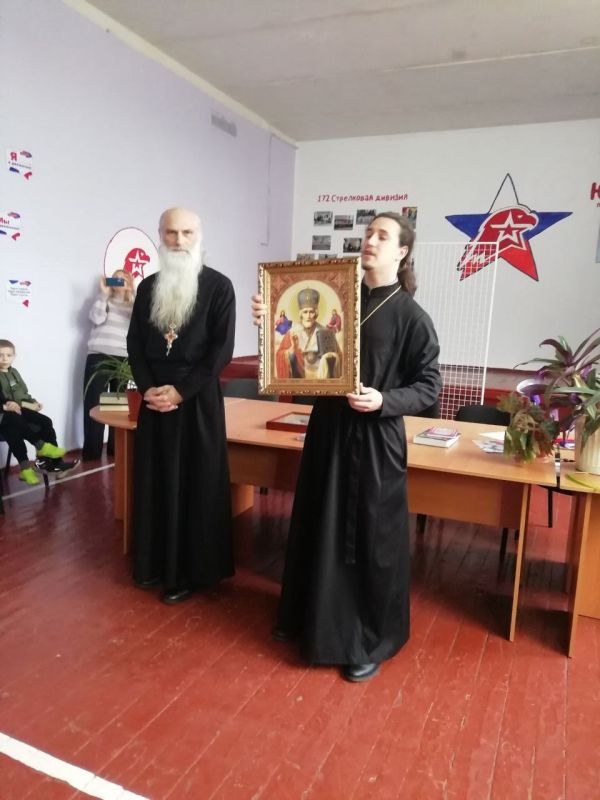 Встреча священнослужителей со школьниками: духовные ценности и нравственное воспитание Встреча священнослужителей со школьниками: духовные ценности и нравственное воспитание