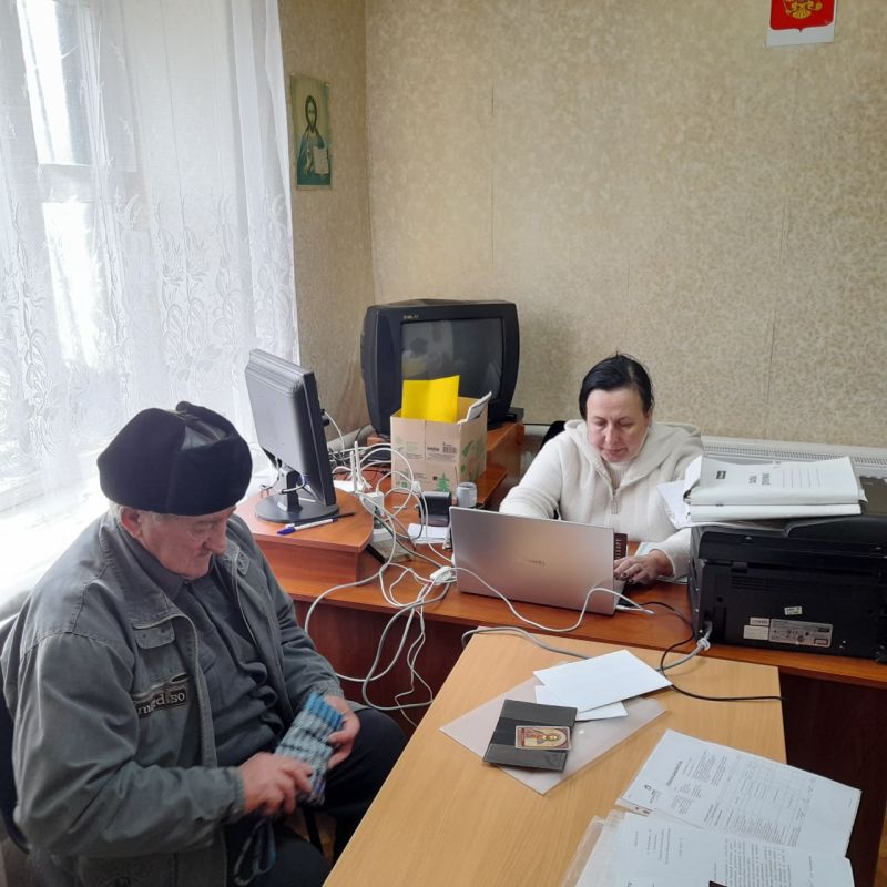 05.03.2025 г. в с.Красная Таловка осуществлялся выездной приём маломобильных граждан сотрудниками МФЦ 05.03.2025 г. в с.Красная Таловка осуществлялся выездной приём маломобильных граждан сотрудниками МФЦ