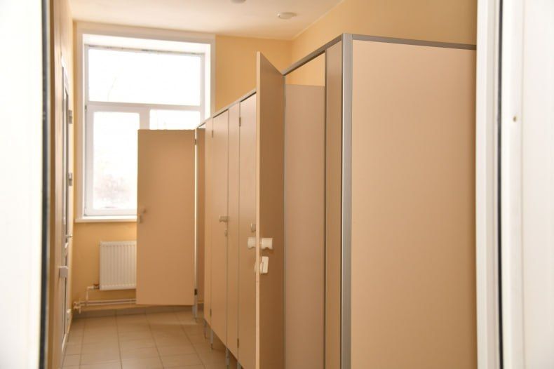 В Комсомольском поселковом клубе красноярские специалисты укрепляют фундамент В Комсомольском поселковом клубе красноярские специалисты укрепляют фундамент
