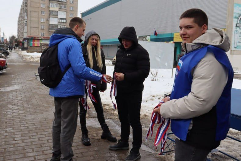 Единороссы приняли участие в акции «Русская весна – начало пути домой» Единороссы приняли участие в акции «Русская весна – начало пути домой»
