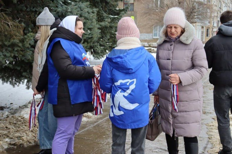 Единороссы приняли участие в акции «Русская весна – начало пути домой» Единороссы приняли участие в акции «Русская весна – начало пути домой»