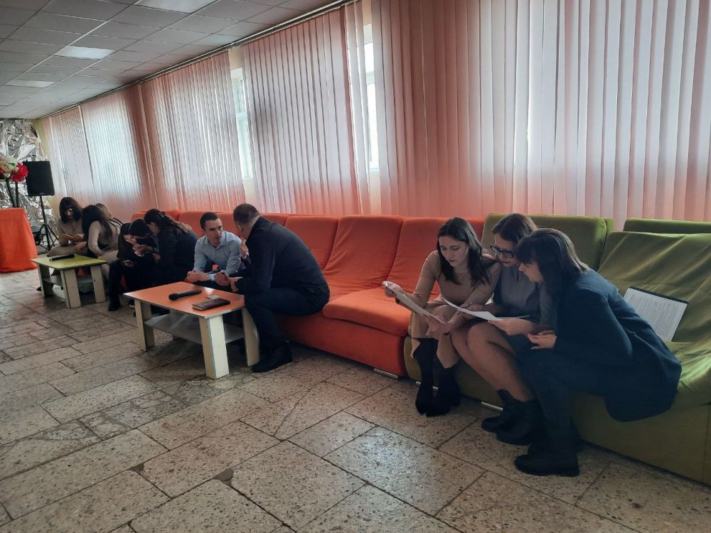 В МБУК «Центра культуры и досуга Троицкого муниципального округа» состоялся молодежный дебатный Турнир «Мнение молодежи», охвативший муниципальные образования Луганской Народной Республики В МБУК «Центра культуры и досуга Троицкого муниципального округа» состоялся молодежный дебатный Турнир «Мнение молодежи», охвативший муниципальные образования Луганской Народной Республики