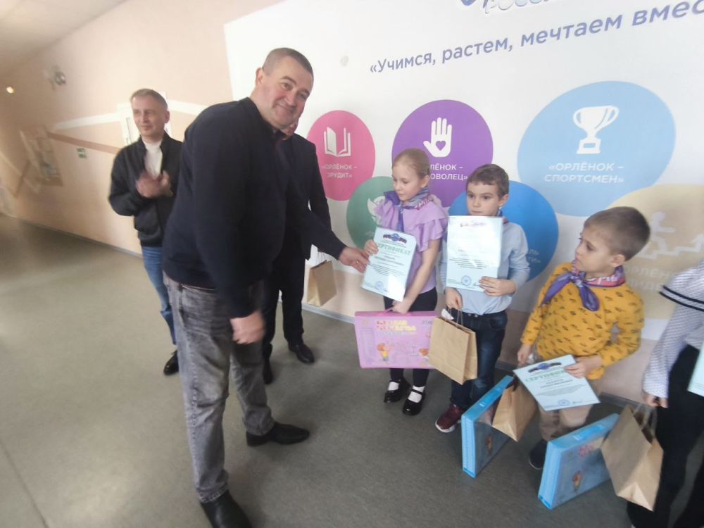 В Беловодском округе наградили участников конкурса детских рисунков «Я рисую выборы» В Беловодском округе наградили участников конкурса детских рисунков «Я рисую выборы»