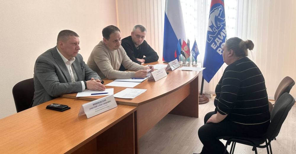Максим Величко: Сегодня в Алчевске провели прием граждан по личным вопросам совместно с главой города Альбертом Апшевым и депутатом НС ЛНР Дмитрием Вишневским Максим Величко: Сегодня в Алчевске провели прием граждан по личным вопросам совместно с главой города Альбертом Апшевым и депутатом НС ЛНР Дмитрием Вишневским