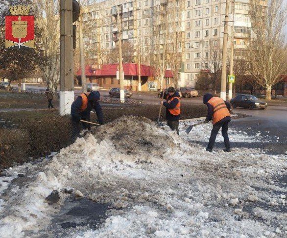 Коммунальные службы проводят работы на территории города Коммунальные службы проводят работы на территории города