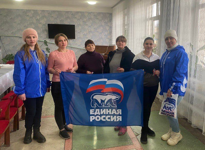 Активисты партии «Единая Россия» первичного отделения села Дьяково провели акцию «Русская весна - начало пути домой» Активисты партии «Единая Россия» первичного отделения села Дьяково провели акцию «Русская весна - начало пути домой»
