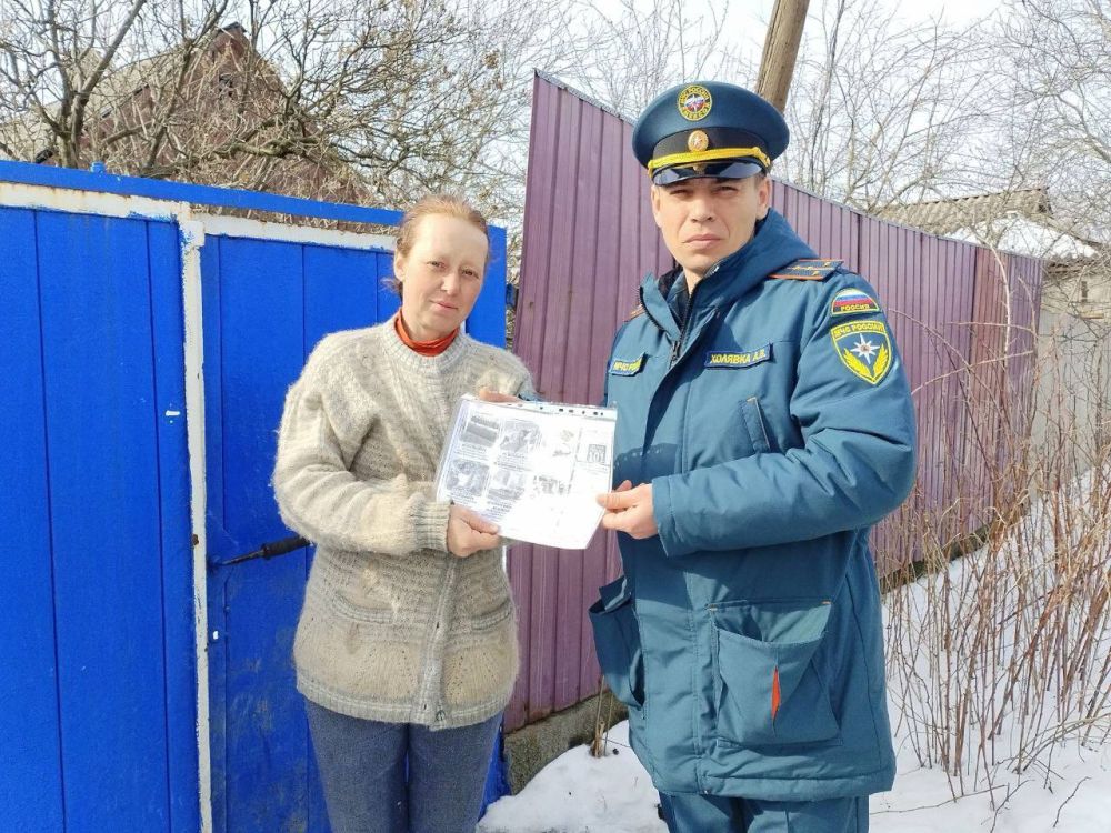 С целью проведения противопожарной пропаганды по недопущению возникновения чрезвычайных ситуаций старшим дознавателем ОНД и ПР по г. Ровеньки Главного управления МЧС России по ЛНР совместно со специалистом по социальной... С целью проведения противопожарной пропаганды по недопущению возникновения чрезвычайных ситуаций старшим дознавателем ОНД и ПР по г. Ровеньки Главного управления МЧС России по ЛНР совместно со специалистом по социальной...