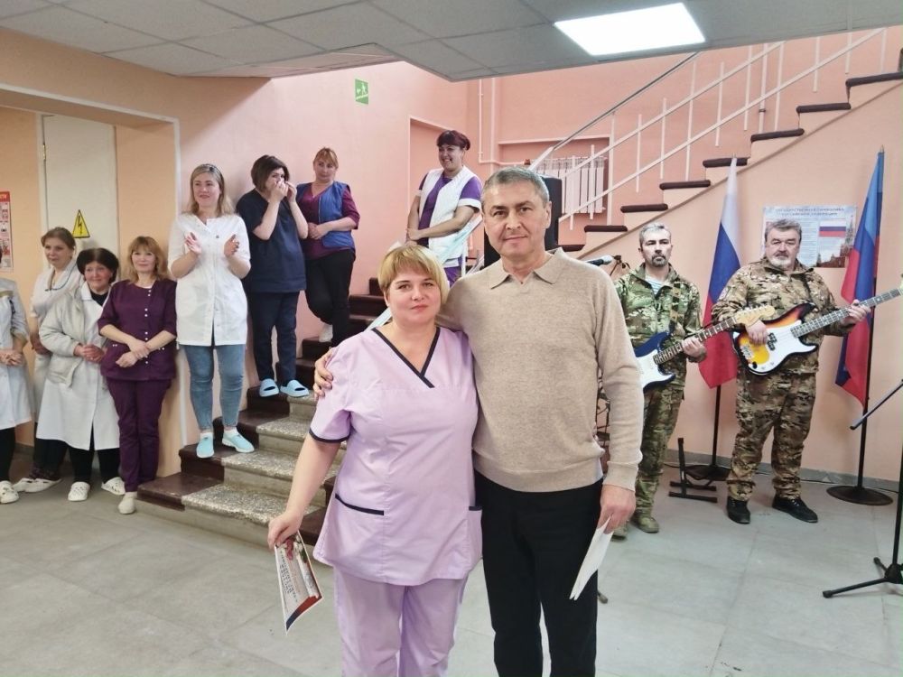 В преддверии праздника «8 Марта» главный врач Северодонецкой центральной городской многопрофильной больницы Виктор Бирюков поздравил коллег: «Дорогие коллеги, милые женщины! От всего сердца поздравляю вас с Международным... В преддверии праздника «8 Марта» главный врач Северодонецкой центральной городской многопрофильной больницы Виктор Бирюков поздравил коллег: «Дорогие коллеги, милые женщины! От всего сердца поздравляю вас с Международным...