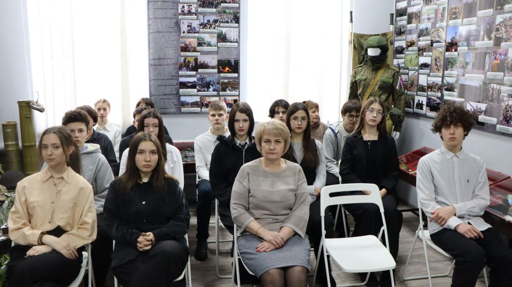 6 марта 2025 года в музее истории города Ровеньки был проведен час истории «Возвращение в родную гавань», посвященный 11-й годовщине событий «Русской весны» 6 марта 2025 года в музее истории города Ровеньки был проведен час истории «Возвращение в родную гавань», посвященный 11-й годовщине событий «Русской весны»