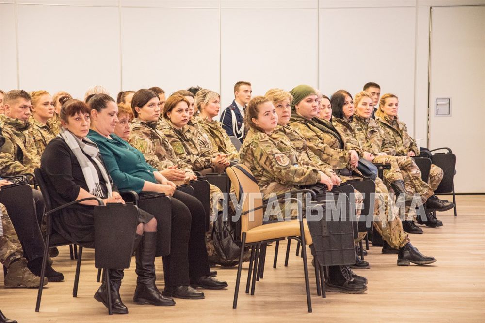 В Луганском Доме молодежи состоялся праздничный концерт, посвященный Международному женскому дню В Луганском Доме молодежи состоялся праздничный концерт, посвященный Международному женскому дню