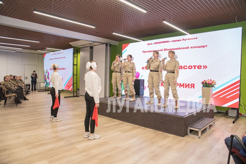 В Луганском Доме молодежи состоялся праздничный концерт, посвященный Международному женскому дню В Луганском Доме молодежи состоялся праздничный концерт, посвященный Международному женскому дню