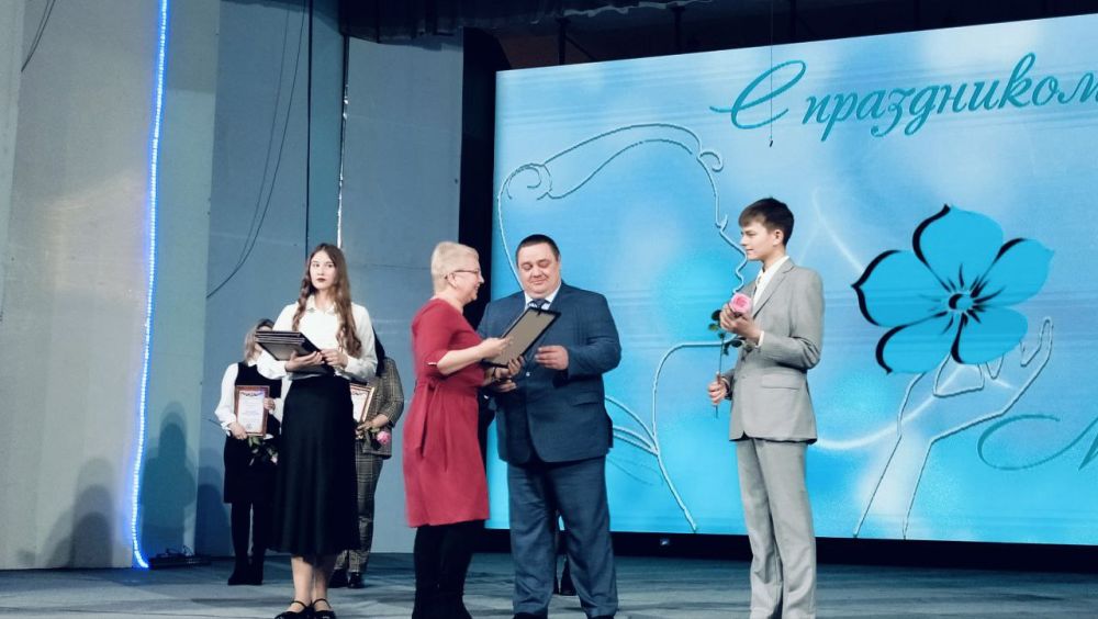 Сегодня в ДК им. Горького состоялось торжественное мероприятие, посвященное Международному женскому дню 8 Марта Сегодня в ДК им. Горького состоялось торжественное мероприятие, посвященное Международному женскому дню 8 Марта