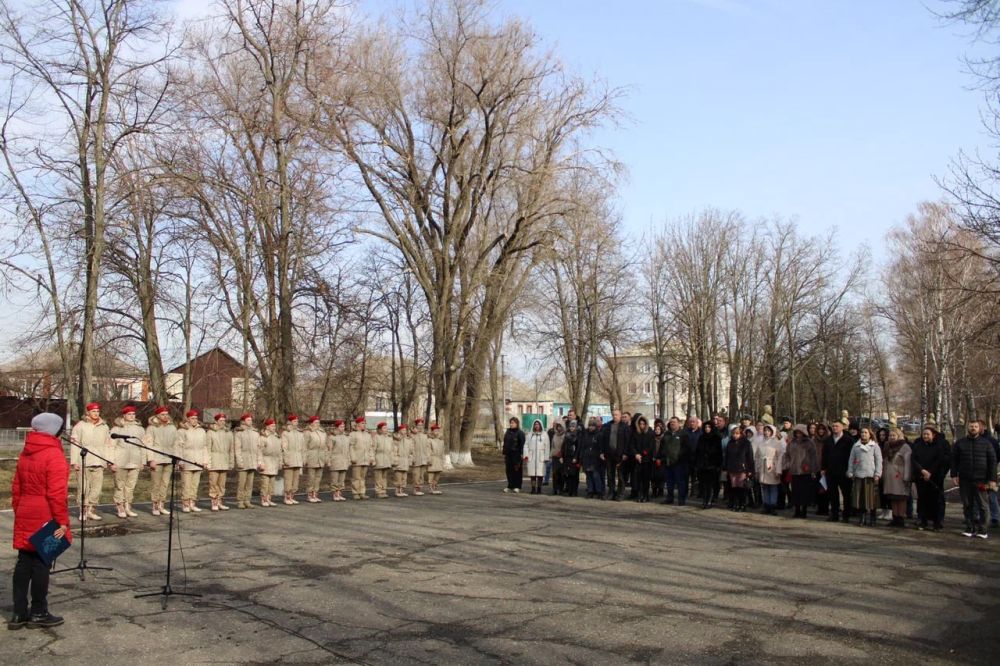 В Белокуракино состоялся митинг с возложением цветов к мемориалу «Скорбящая мать» в честь годовщины освобождения Белокуракинского муниципального округа от украинских вооруженных формирований В Белокуракино состоялся митинг с возложением цветов к мемориалу «Скорбящая мать» в честь годовщины освобождения Белокуракинского муниципального округа от украинских вооруженных формирований