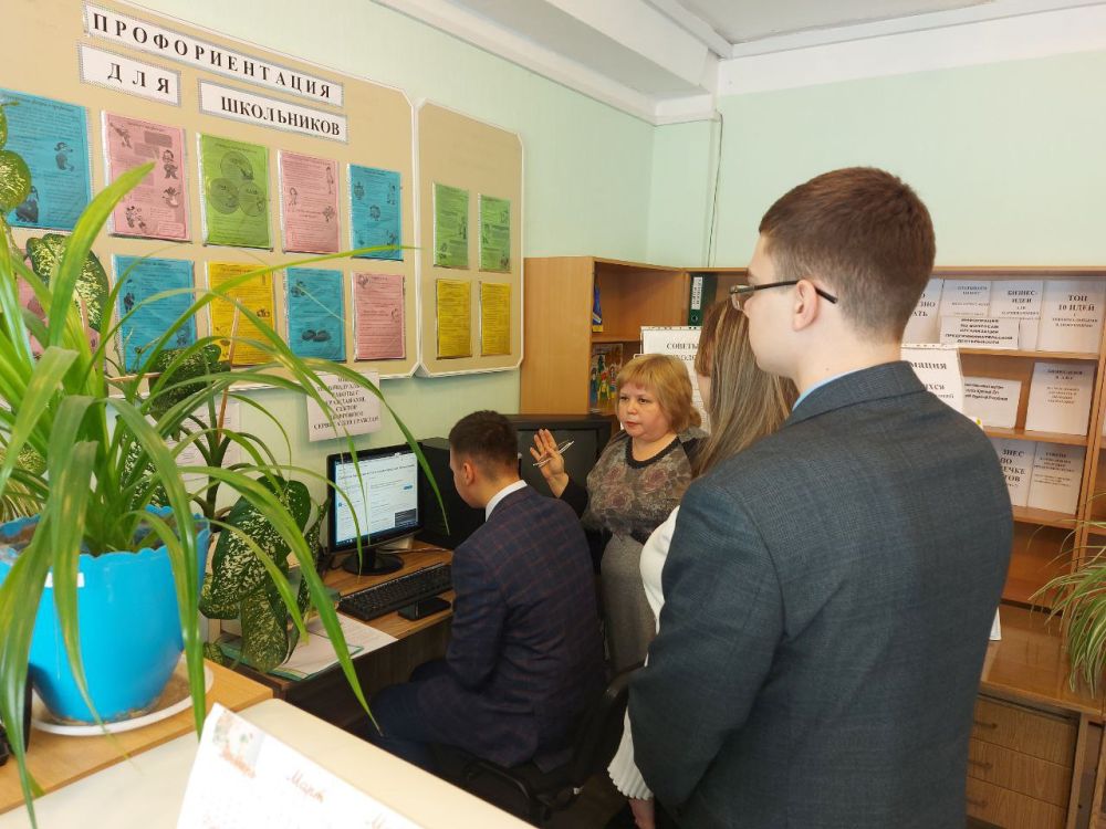 На площадке Территориального отделения Республиканского центра занятости населения ЛНР в городе Красный Луч прошёл День открытых дверей На площадке Территориального отделения Республиканского центра занятости населения ЛНР в городе Красный Луч прошёл День открытых дверей