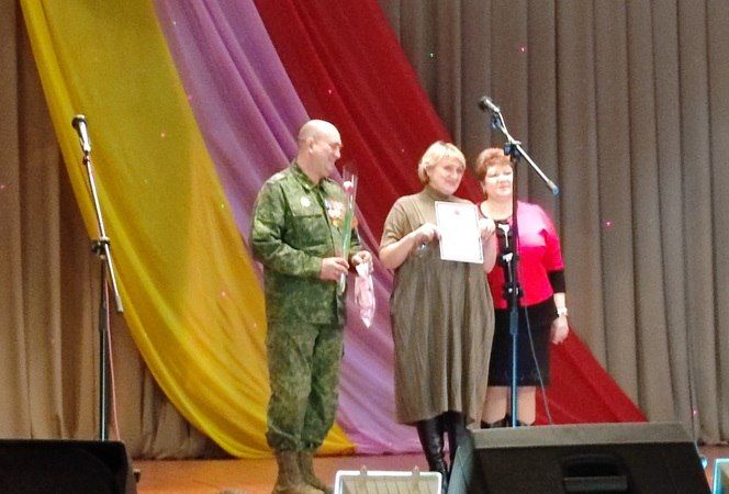 В Молодогвардейске замечательных женщин поздравили с наступающим праздником В Молодогвардейске замечательных женщин поздравили с наступающим праздником