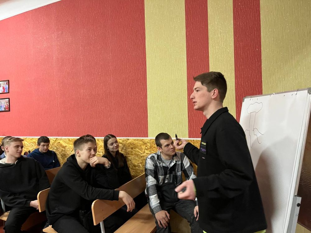 В рамках проекта «Краснодонский центр современных компетенций молодежи «Гравитация успеха» в Молодогвардейской средней школе №7 имени О.В.Кошевого и Молодогвардейской средней школе №10 имени Л.Г.Шевцовой прошло обучение по... В рамках проекта «Краснодонский центр современных компетенций молодежи «Гравитация успеха» в Молодогвардейской средней школе №7 имени О.В.Кошевого и Молодогвардейской средней школе №10 имени Л.Г.Шевцовой прошло обучение по...