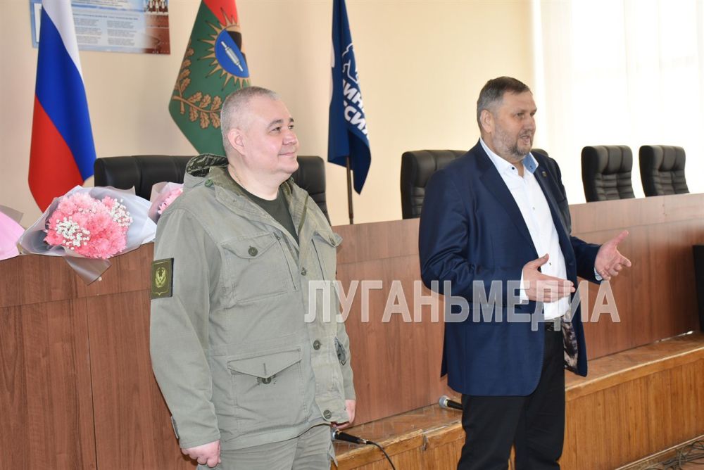 В канун Международного женского дня в Администрации Лутугинского муниципального округа состоялось торжественное поздравление женщин-военнослужащих В канун Международного женского дня в Администрации Лутугинского муниципального округа состоялось торжественное поздравление женщин-военнослужащих