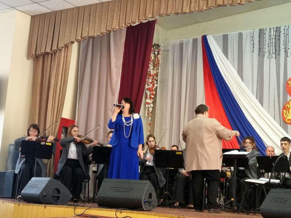 Выездной концерт театра эстрадной музыки и песни г. Луганска Выездной концерт театра эстрадной музыки и песни г. Луганска