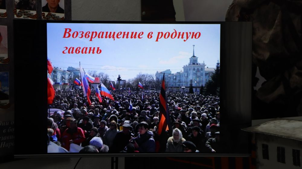 6 марта 2025 года в музее истории города Ровеньки был проведен час истории «Возвращение в родную гавань», посвященный 11-й годовщине событий «Русской весны» 6 марта 2025 года в музее истории города Ровеньки был проведен час истории «Возвращение в родную гавань», посвященный 11-й годовщине событий «Русской весны»