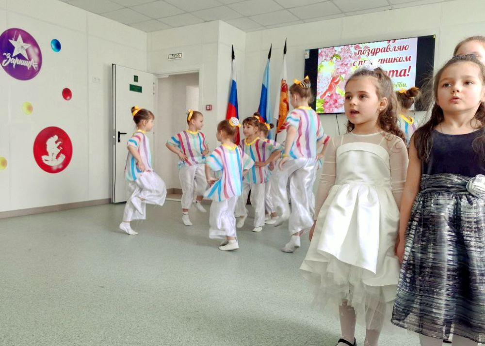 Мама - моё вдохновение. 8 марта – это не просто день, это особенный миг, когда можно выразить свою любовь и благодарность мамам Мама - моё вдохновение. 8 марта – это не просто день, это особенный миг, когда можно выразить свою любовь и благодарность мамам