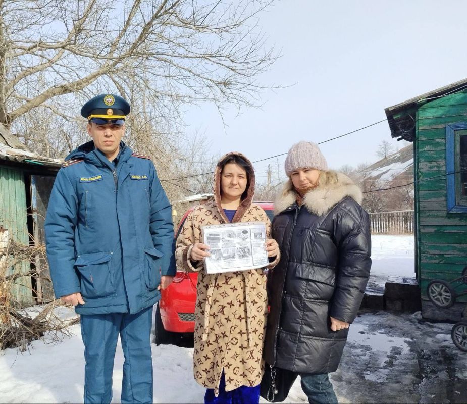 С целью проведения противопожарной пропаганды по недопущению возникновения чрезвычайных ситуаций старшим дознавателем ОНД и ПР по г. Ровеньки Главного управления МЧС России по ЛНР совместно со специалистом по социальной... С целью проведения противопожарной пропаганды по недопущению возникновения чрезвычайных ситуаций старшим дознавателем ОНД и ПР по г. Ровеньки Главного управления МЧС России по ЛНР совместно со специалистом по социальной...