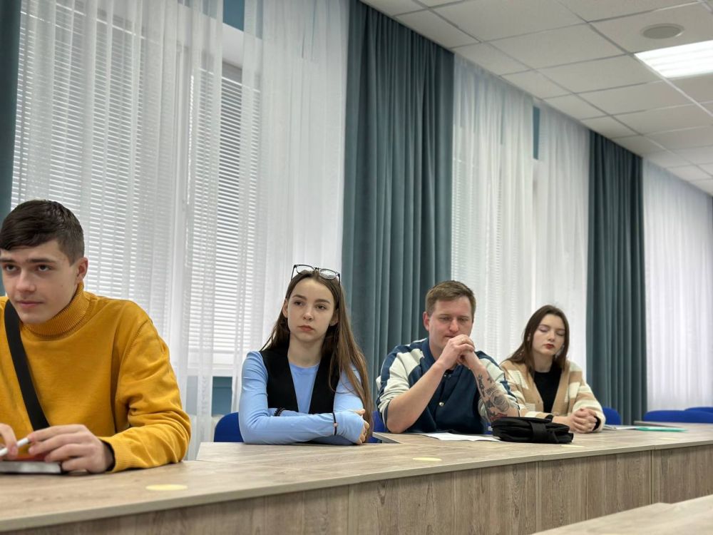 Встреча Молодежного совета Брянки: планы на будущее! Встреча Молодежного совета Брянки: планы на будущее!
