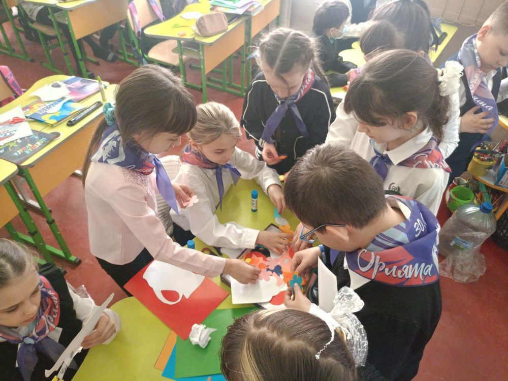 Орлята-сентябрята 4 класса ГБОУ ЛНР «Станично-Луганская средняя школа имени Грекова П.М.» Орлята-сентябрята 4 класса ГБОУ ЛНР «Станично-Луганская средняя школа имени Грекова П.М.»