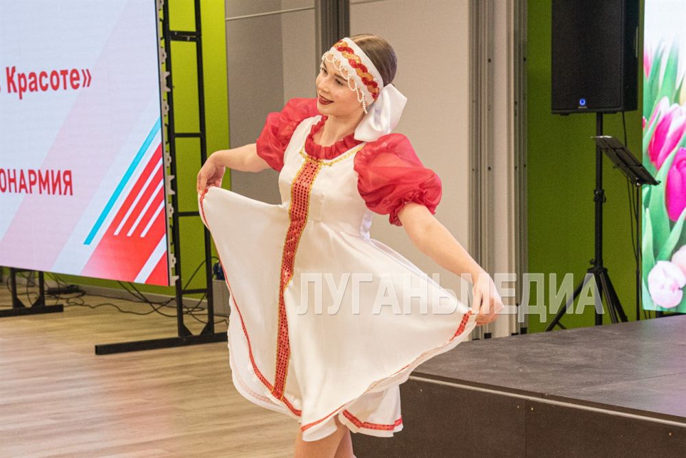 В Луганском Доме молодежи состоялся праздничный концерт, посвященный Международному женскому дню В Луганском Доме молодежи состоялся праздничный концерт, посвященный Международному женскому дню
