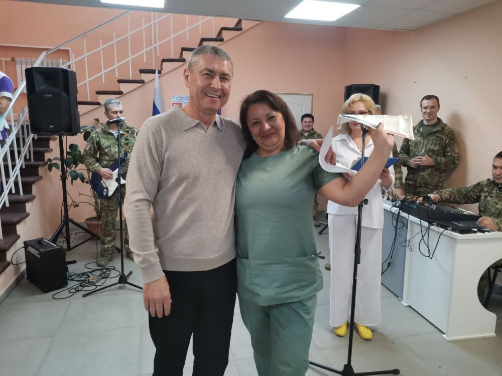 В преддверии праздника «8 Марта» главный врач Северодонецкой центральной городской многопрофильной больницы Виктор Бирюков поздравил коллег: «Дорогие коллеги, милые женщины! От всего сердца поздравляю вас с Международным... В преддверии праздника «8 Марта» главный врач Северодонецкой центральной городской многопрофильной больницы Виктор Бирюков поздравил коллег: «Дорогие коллеги, милые женщины! От всего сердца поздравляю вас с Международным...