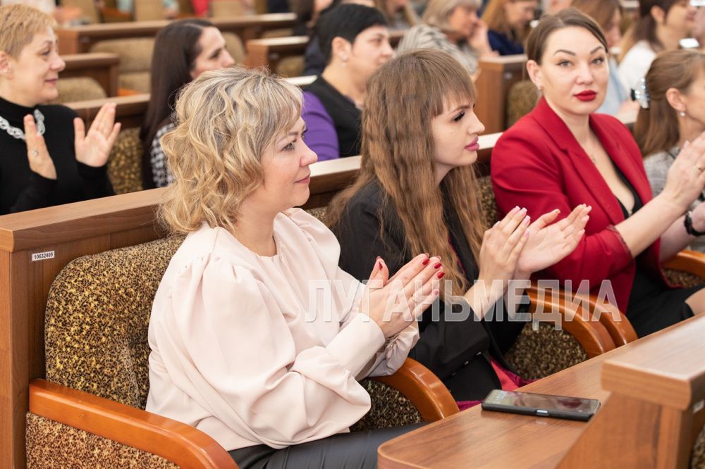 В преддверии Международного женского дня в большом зале Администрации города состоялось тематическое торжественное мероприятие В преддверии Международного женского дня в большом зале Администрации города состоялось тематическое торжественное мероприятие