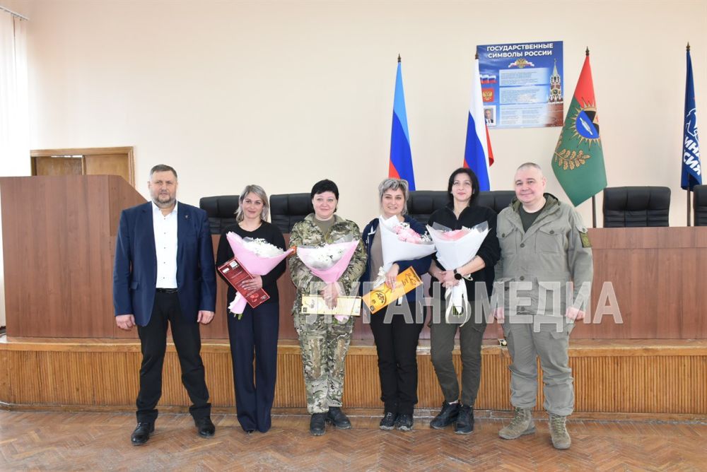 В канун Международного женского дня в Администрации Лутугинского муниципального округа состоялось торжественное поздравление женщин-военнослужащих В канун Международного женского дня в Администрации Лутугинского муниципального округа состоялось торжественное поздравление женщин-военнослужащих