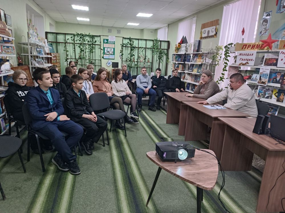 2025 год в России объявлен Годом защитника Отечества и Годом 80-летия Победы в Великой Отечественной войне 1941–1945 годов, в рамках этих событий в Детской библиотеке г. Ровеньки прошло мероприятие 2025 год в России объявлен Годом защитника Отечества и Годом 80-летия Победы в Великой Отечественной войне 1941–1945 годов, в рамках этих событий в Детской библиотеке г. Ровеньки прошло мероприятие