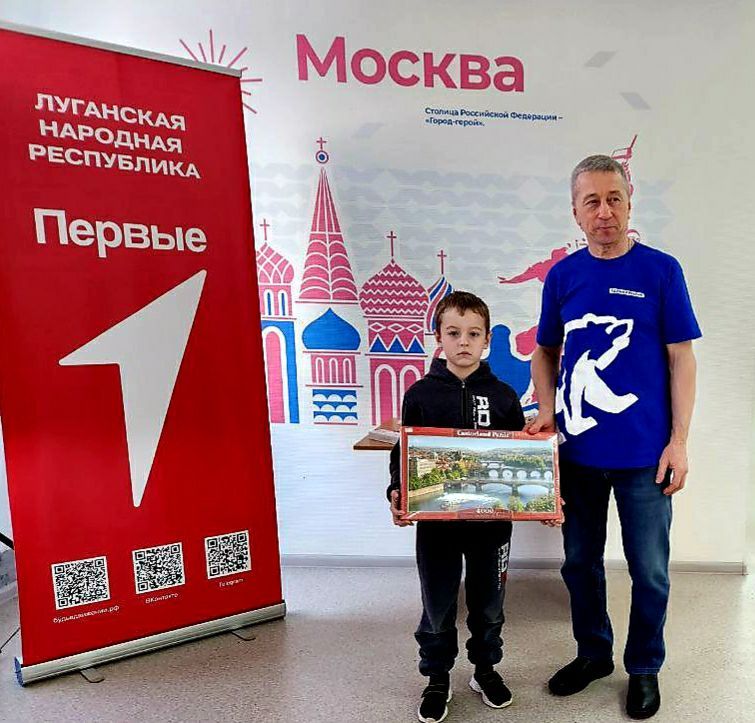 С приближением Международного женского дня, активисты партии "Единая Россия" совместно с Движением первых в ГБОУ ЛНР "Новодеркульской средней школе имени А.В С приближением Международного женского дня, активисты партии "Единая Россия" совместно с Движением первых в ГБОУ ЛНР "Новодеркульской средней школе имени А.В