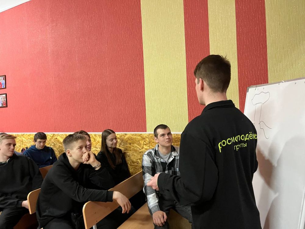 В рамках проекта «Краснодонский центр современных компетенций молодежи «Гравитация успеха» в Молодогвардейской средней школе №7 имени О.В.Кошевого и Молодогвардейской средней школе №10 имени Л.Г.Шевцовой прошло обучение по... В рамках проекта «Краснодонский центр современных компетенций молодежи «Гравитация успеха» в Молодогвардейской средней школе №7 имени О.В.Кошевого и Молодогвардейской средней школе №10 имени Л.Г.Шевцовой прошло обучение по...
