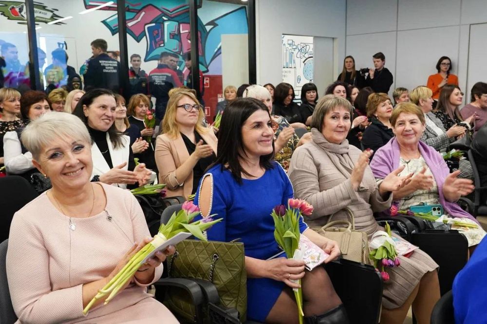 Дарья Лантратова: Мам наших Героев в преддверии 8 марта поздравляют по всей стране Дарья Лантратова: Мам наших Героев в преддверии 8 марта поздравляют по всей стране