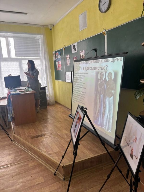 В преддверии Международного женского дня и с целью профилактики терроризма и экстремизма на межрелигиозной основе, в Ровеньковской школе №3 прошло значимое мероприятие под названием "Место женщины в мировых религиях" В преддверии Международного женского дня и с целью профилактики терроризма и экстремизма на межрелигиозной основе, в Ровеньковской школе №3 прошло значимое мероприятие под названием "Место женщины в мировых религиях"