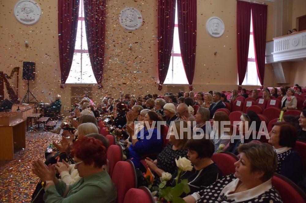 В Алчевске в детской музыкальной школе № 1 имени Ивана Алчевского состоялся концерт, приуроченный к Международному женскому дню, «Ты женщина, вселенная любви» В Алчевске в детской музыкальной школе № 1 имени Ивана Алчевского состоялся концерт, приуроченный к Международному женскому дню, «Ты женщина, вселенная любви»