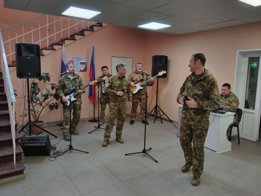 В преддверии праздника «8 Марта» главный врач Северодонецкой центральной городской многопрофильной больницы Виктор Бирюков поздравил коллег: «Дорогие коллеги, милые женщины! От всего сердца поздравляю вас с Международным... В преддверии праздника «8 Марта» главный врач Северодонецкой центральной городской многопрофильной больницы Виктор Бирюков поздравил коллег: «Дорогие коллеги, милые женщины! От всего сердца поздравляю вас с Международным...