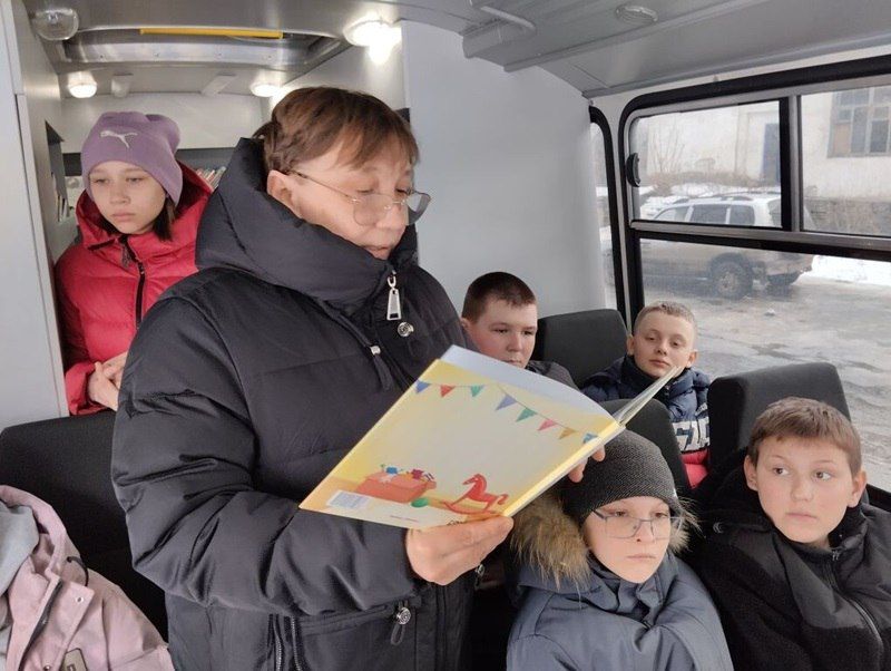Библиобус подарил праздник жительницам поселка Северный Библиобус подарил праздник жительницам поселка Северный
